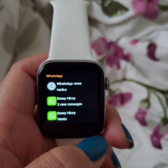 Smartwatch - Picture 3 of 4